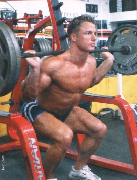 Kniebeugen ist die K&ouml;nigs&uuml;bung im Bodybuilding