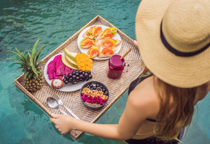 Gesundes Frühstück & Snack im Urlaub Gesundes Frühstück und Snack im Urlaub aus Früchten und Cerealien