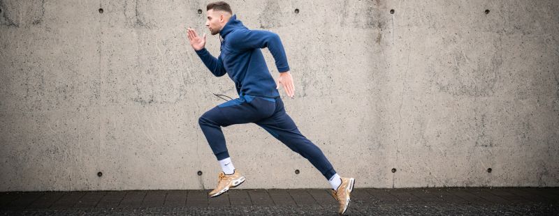 Sprints im HIIT Workout Sprints verbessern die Ausdauer und Fettverbrennung im HIIT Workout